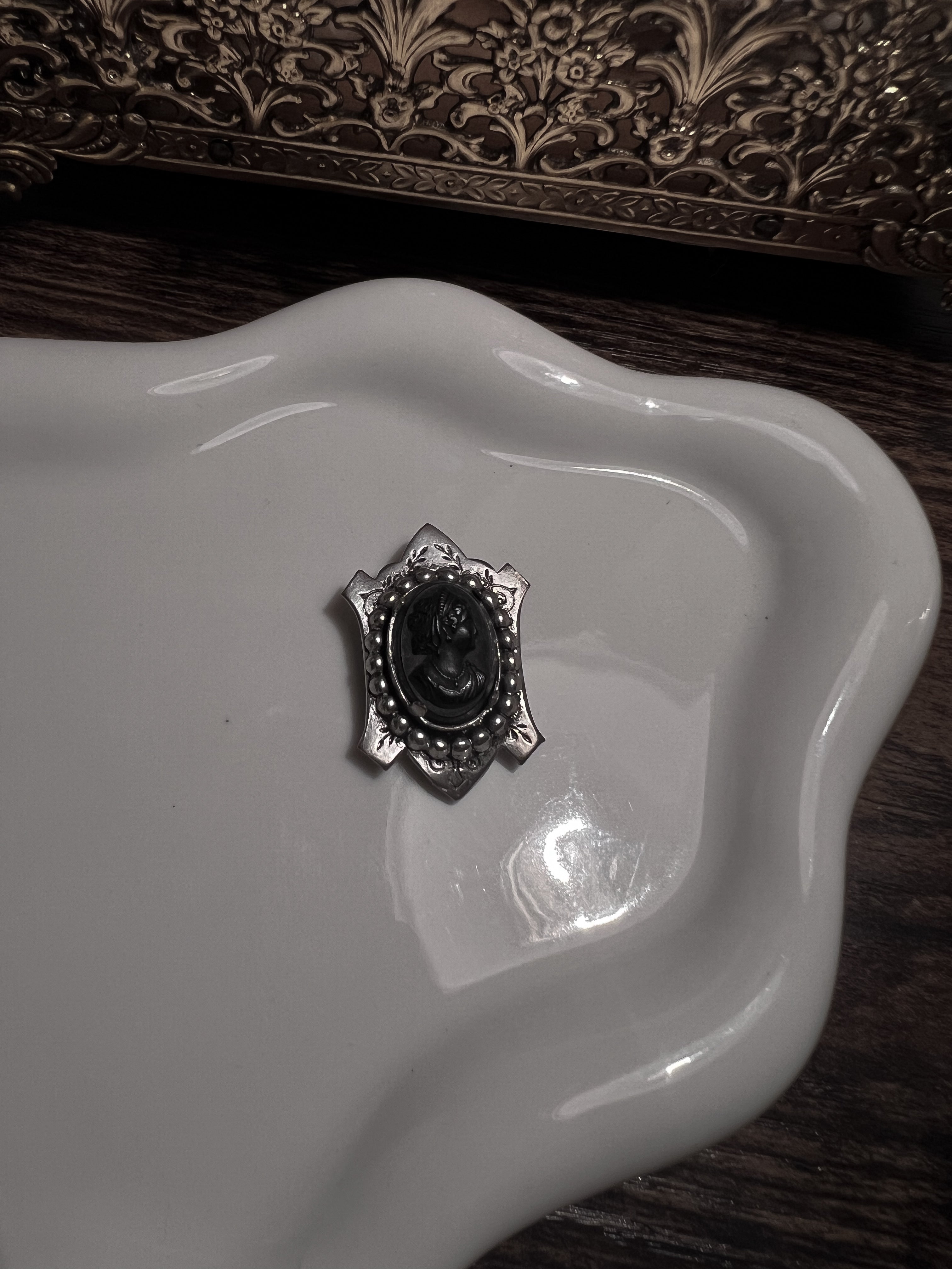 VAIGE One of One | Vintage silver cameo lady brooch dress clip